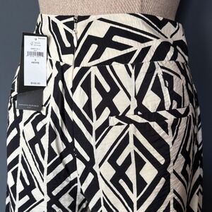 New w Tags Banana Republic Wide Leg Pants | Size 0 | Black Cream Geometric Print